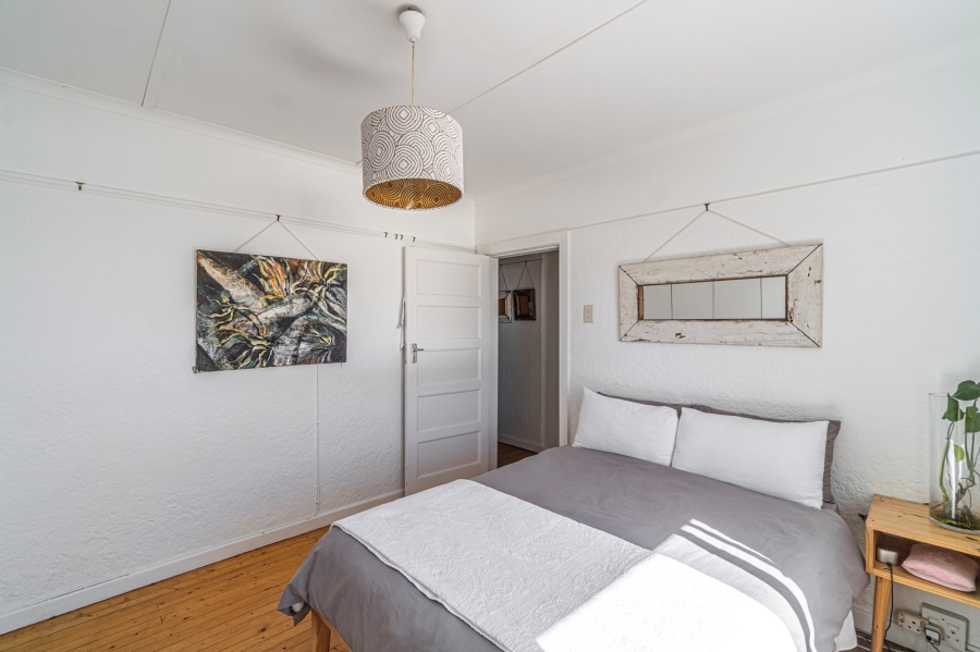 2 Bedroom Property for Sale in Vredehoek Western Cape
